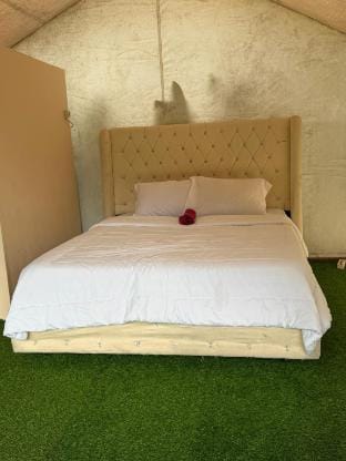Glamping D'Pinus Villa in Cisarua