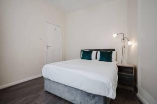 6-Bed Manchester Holiday Vacation rental in Manchester