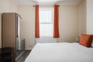 6-Bed Manchester Holiday Vacation rental in Manchester