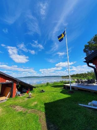 Camp Caroli Hobbit Hut Vacation rental in Norrbotten County, Sweden