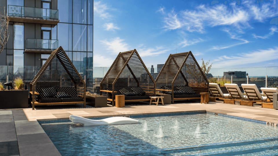 Communal pool availiabe for guest use.