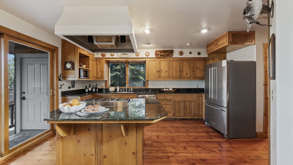 A spacious kitchen to cook up a sumptuous meal for your guests.