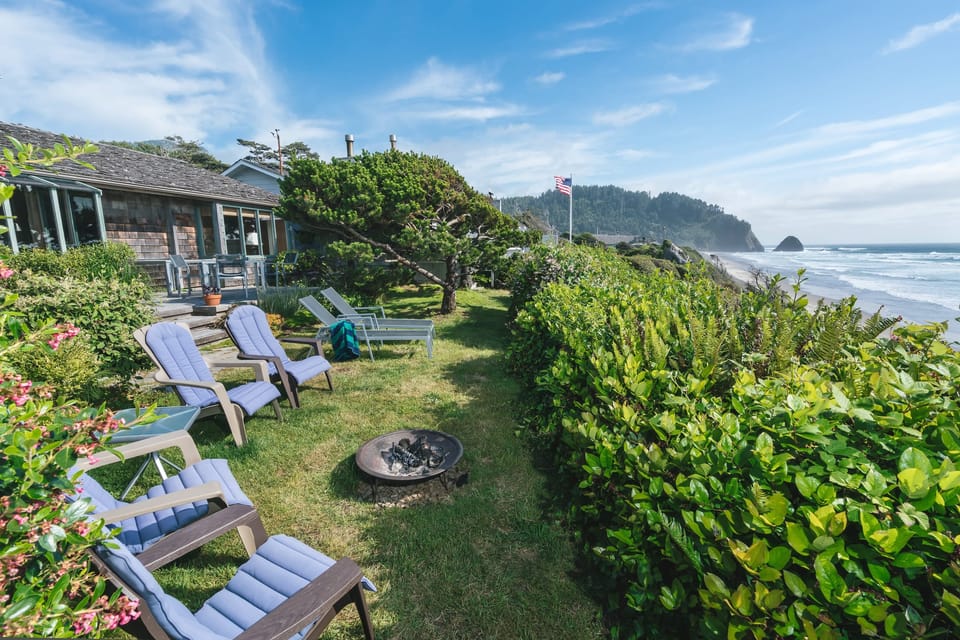 Arch Cape Escape by AvantStay | Sensational Clift Top Home w/ Pacific Ocean Views House in Washington