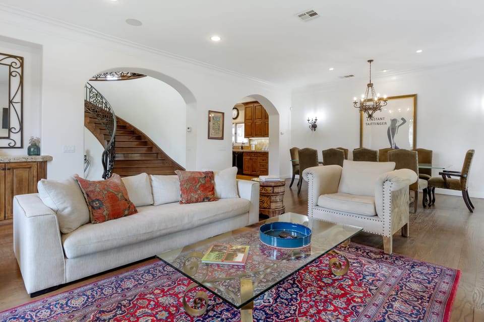 Warm, sunlit Tuscan-style charm