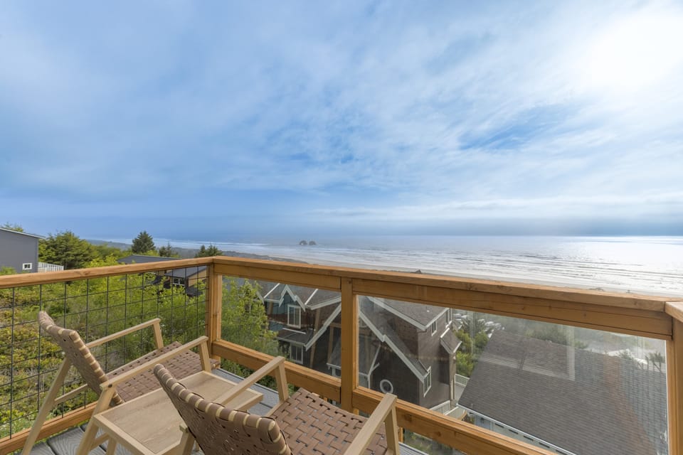 Cozy up with views of the Pacific.
