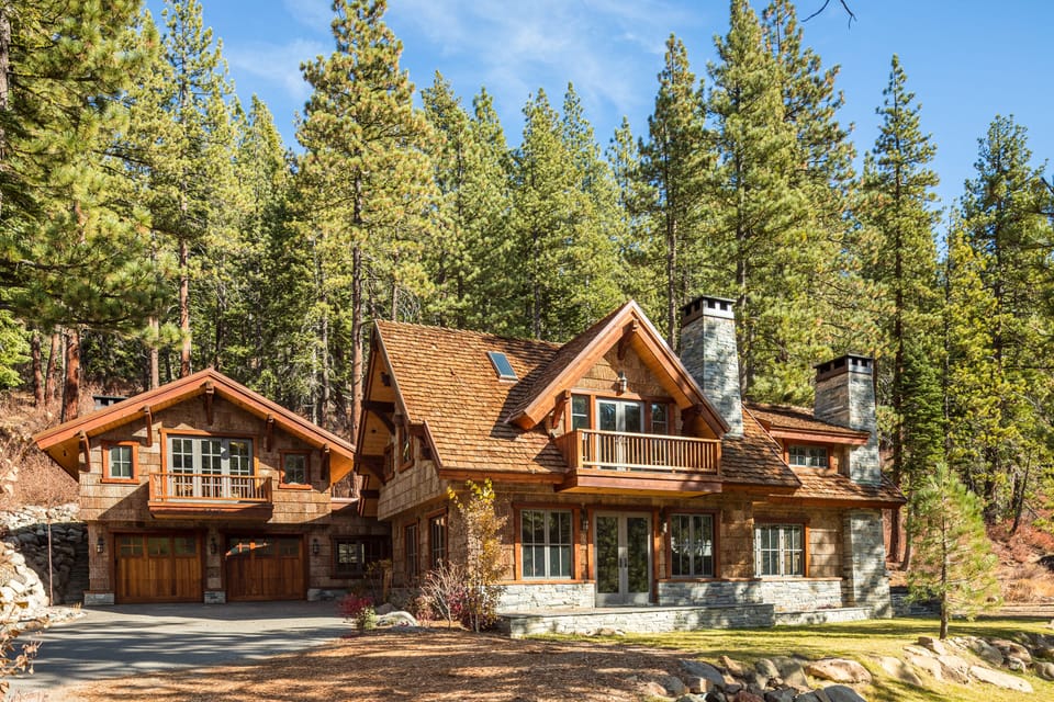 You'll be located in Olympic Valley, just a 7-minute drive from Palisades Rosert and close to Alpine Meadows at Palisades.