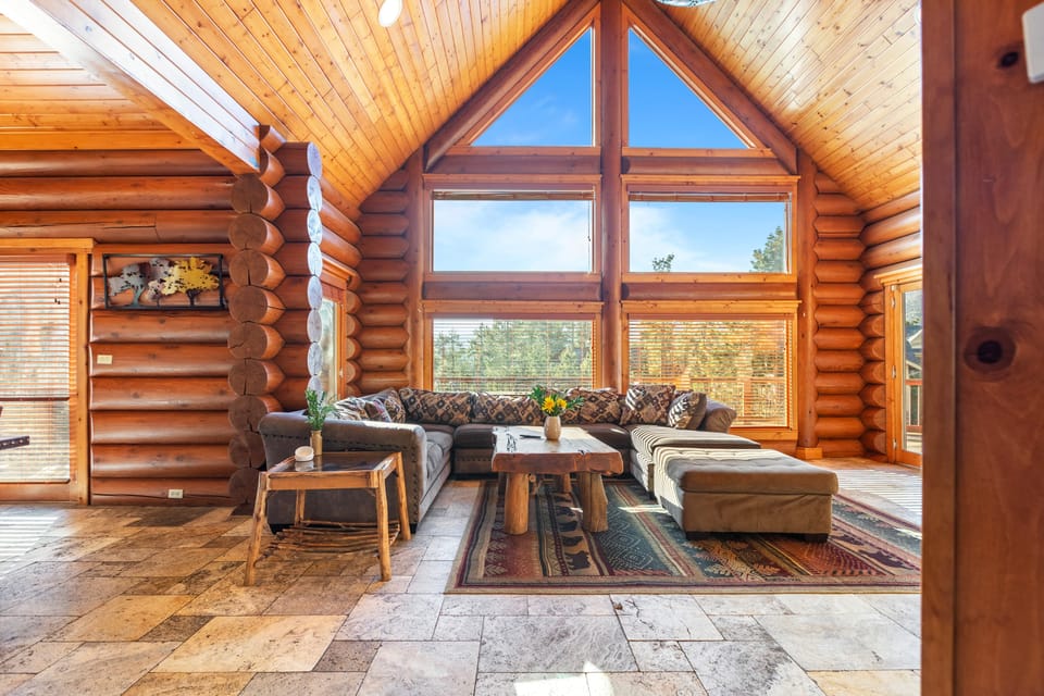 Warm tones, welcoming space. (Eagle Ridge Retreat)