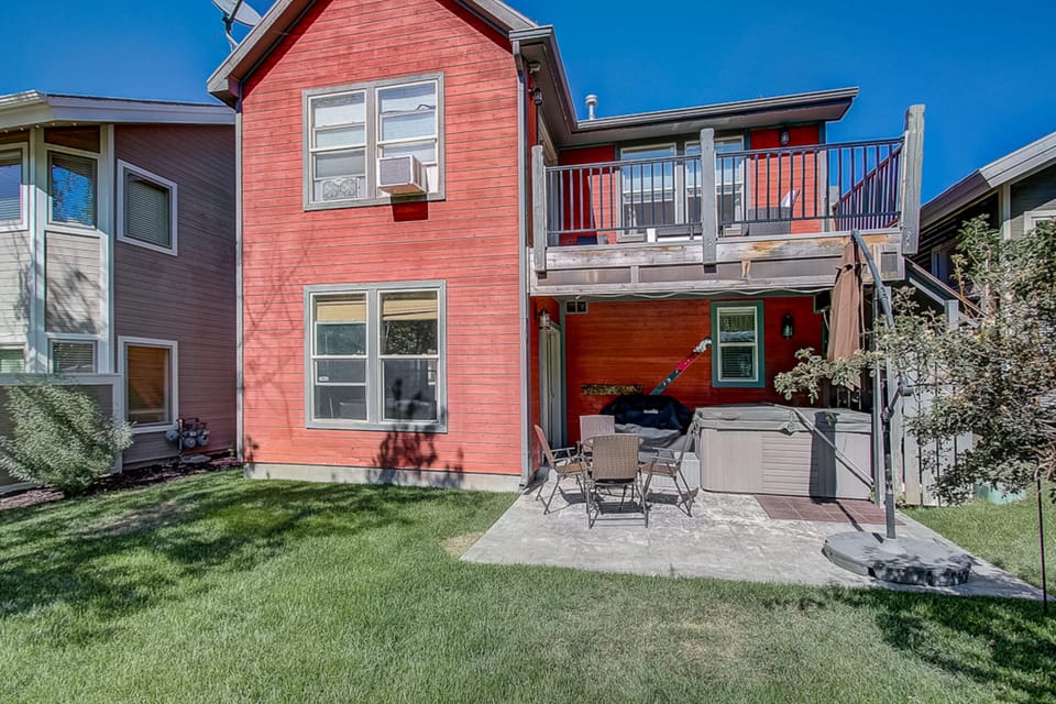 Cozy patio and lawn!