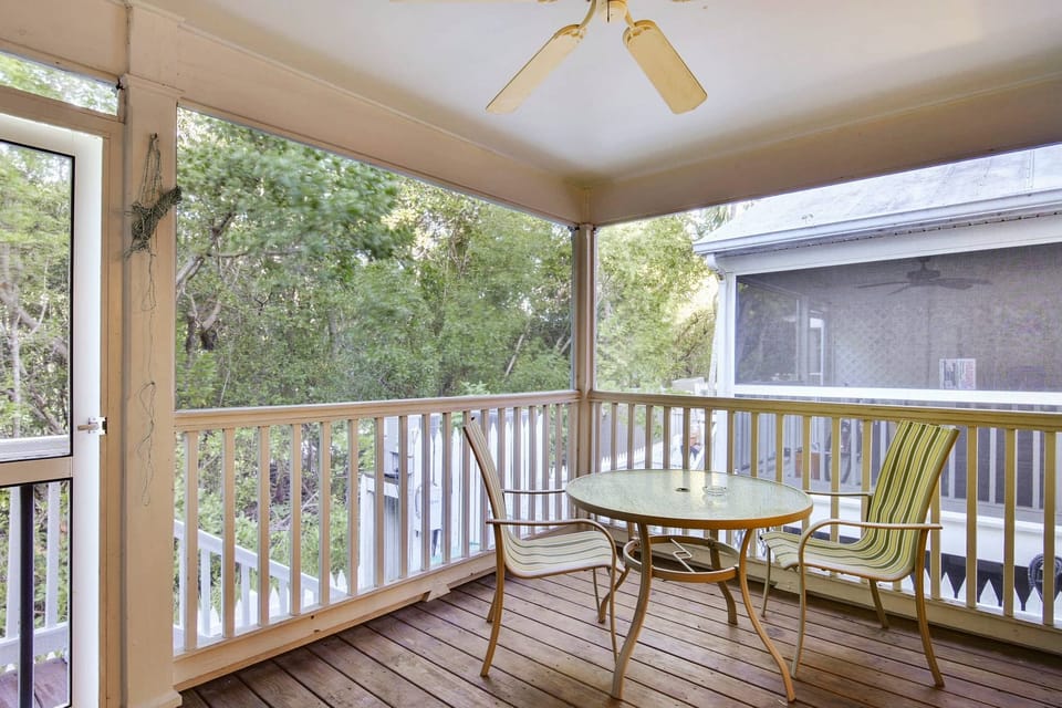 Eat out on the balcony.