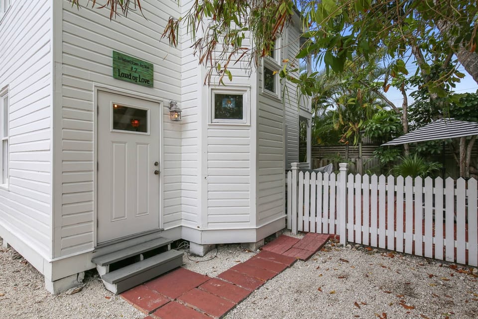 Additional entrance.