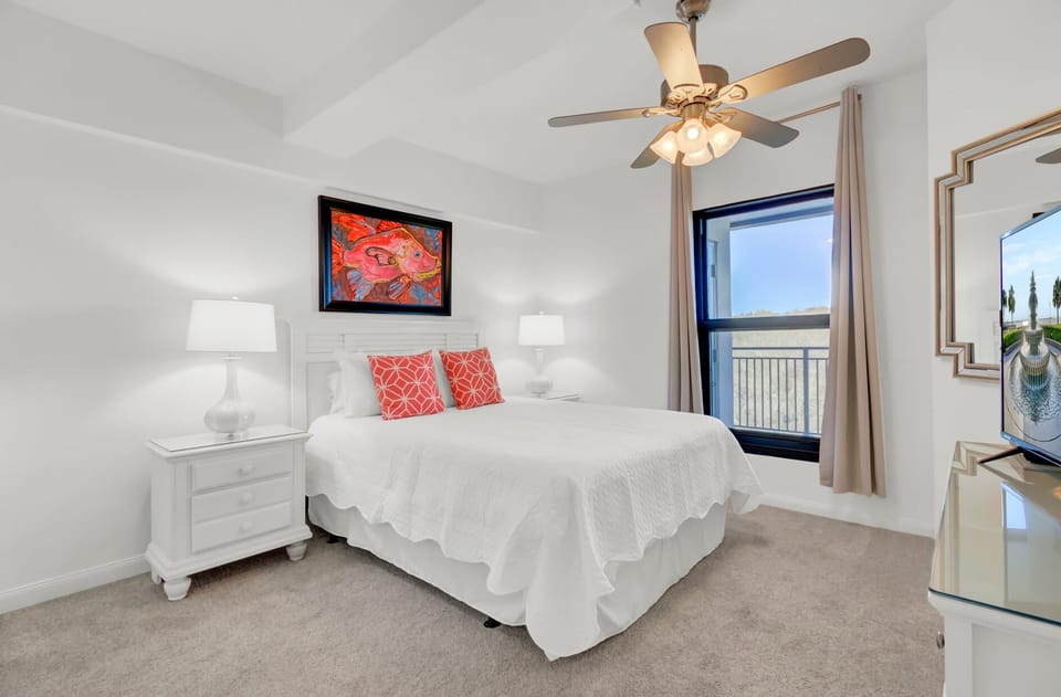 Bedroom 3 features a Queen Bed, Smart TV, and a Ceiling Fan.