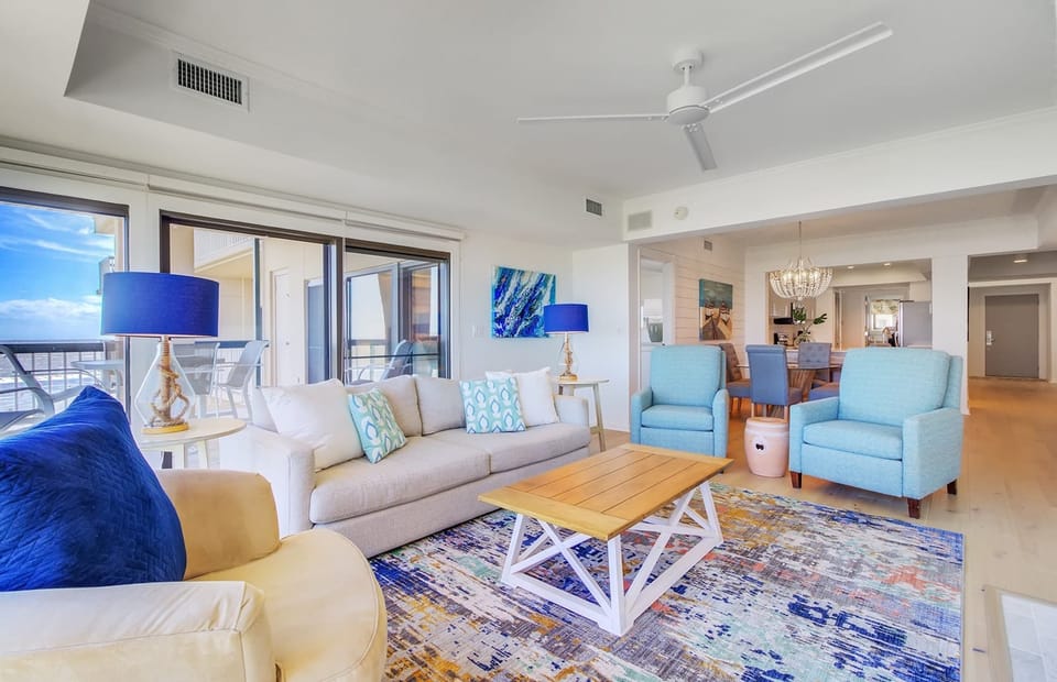 4407 Ocean Club, Living Area