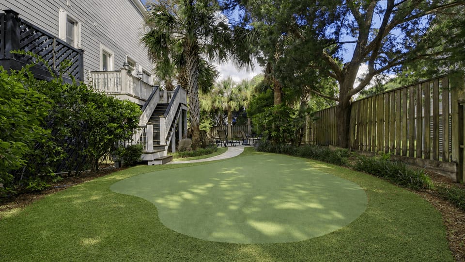 Private golf practice green!
