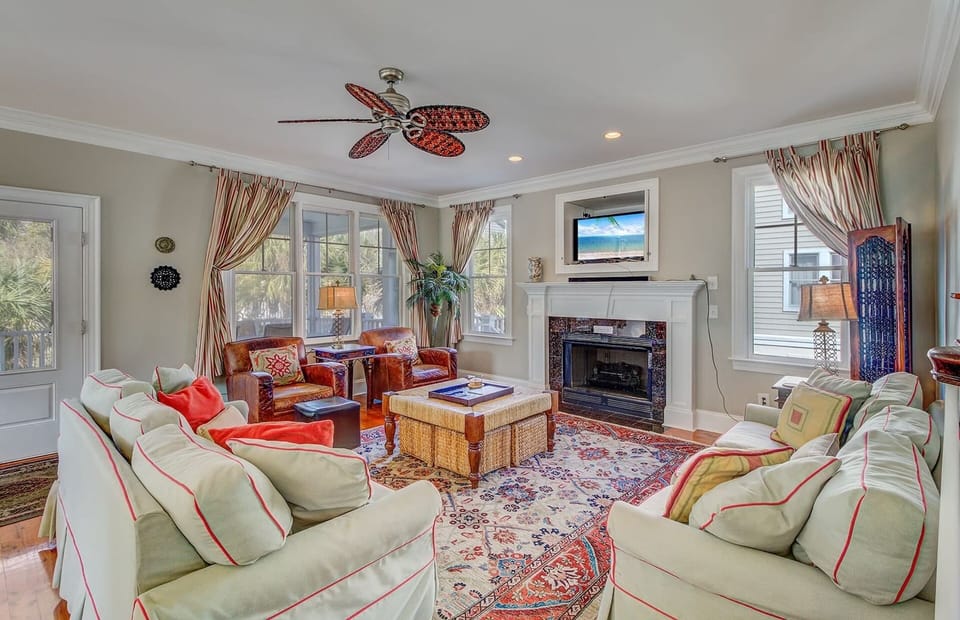 Living Area with Plenty of Seating
