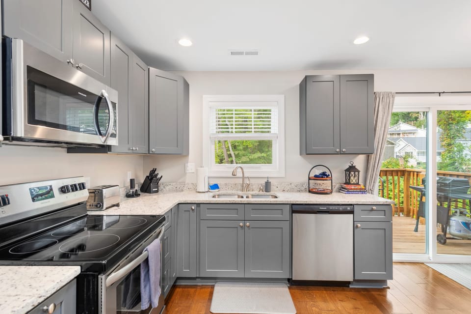 Fully equipped kitchen.