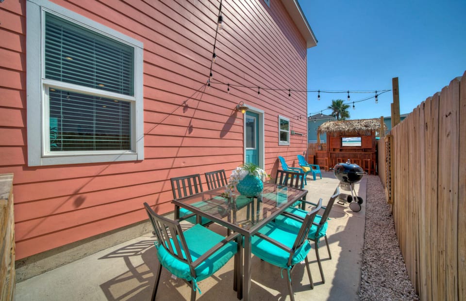 Al fresco dining right off the backyard.
