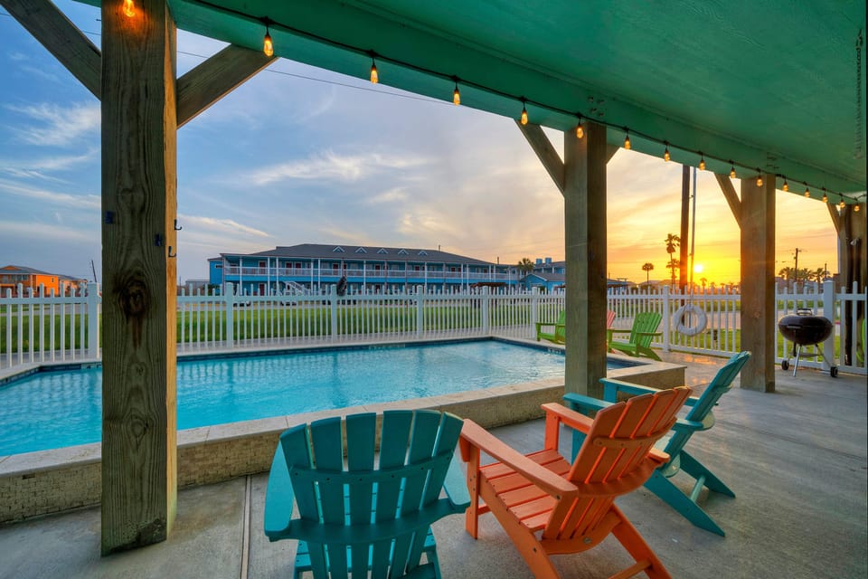 Stunning sunsets from the backyard.