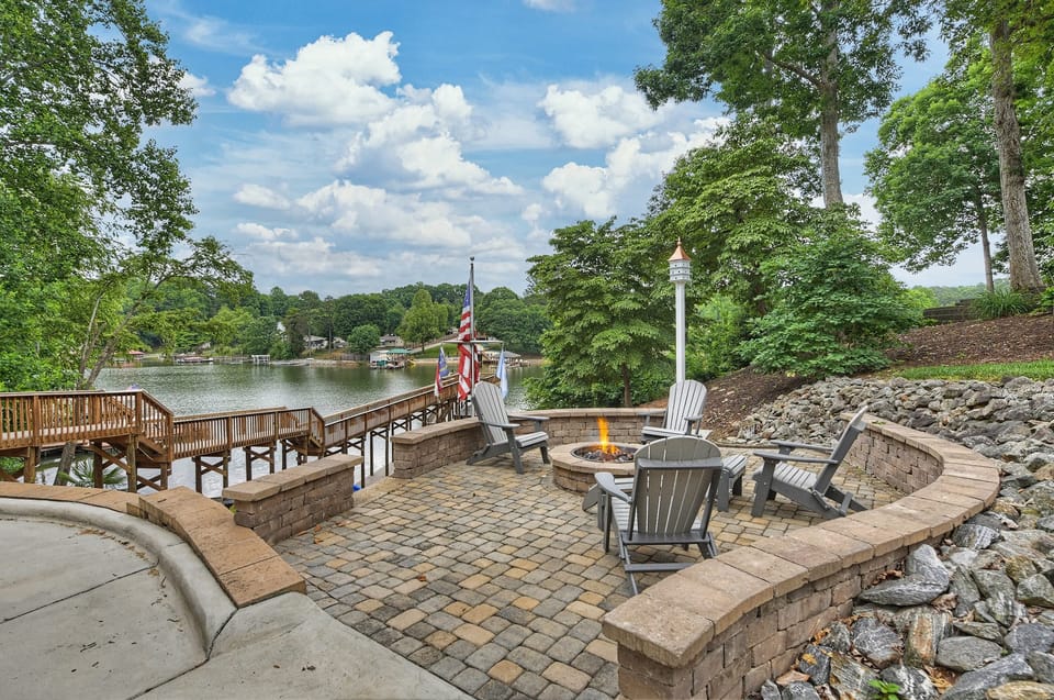 Butler Bliss with the perfect fire-pit area with firewood provided.