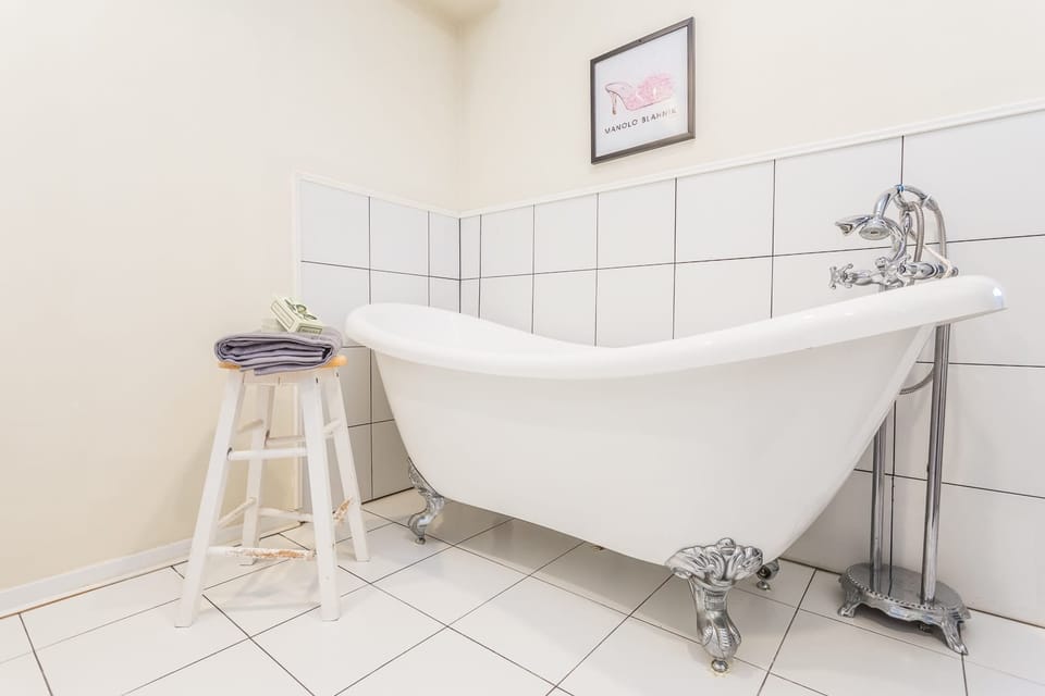 Soaking bath tub for your R&amp;R.