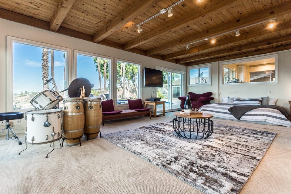 Musical instruments and Los Angeles views awaits you.