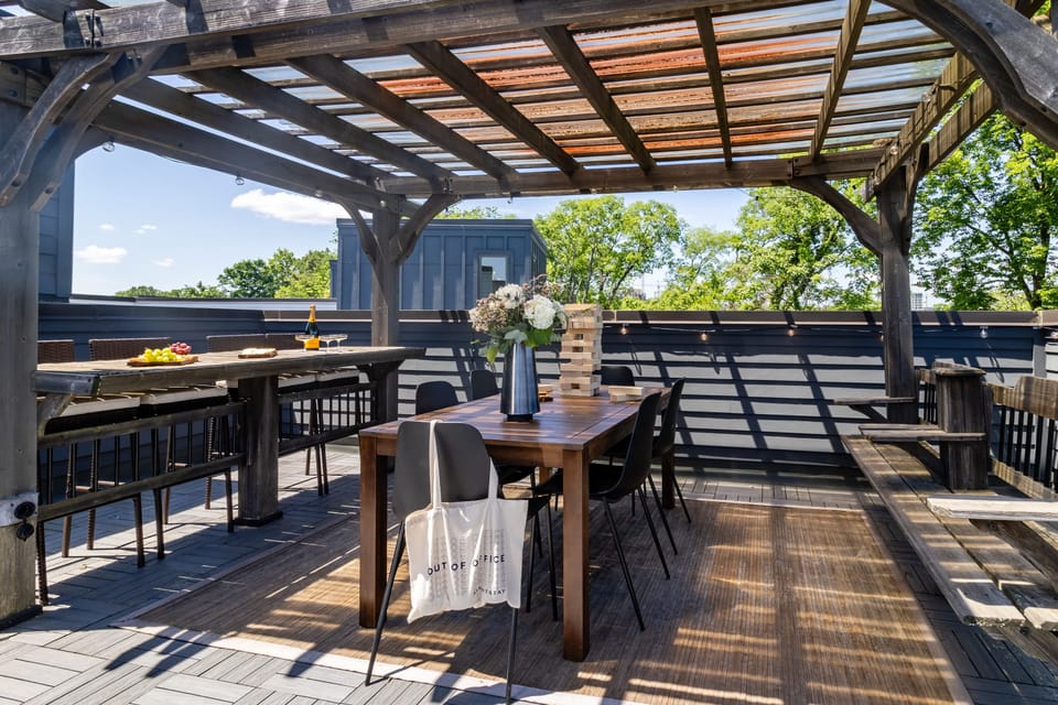 Al fresco dining.