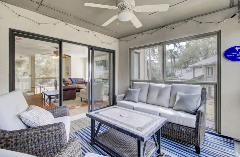 401 Yacht by AvantStay | Marina View, Pool, Porch House in Isle of Palms