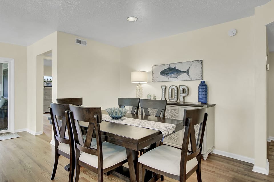 401 Yacht by AvantStay | Marina View, Pool, Porch House in Isle of Palms