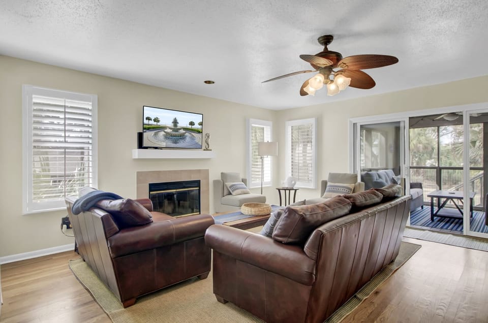 401 Yacht by AvantStay | Marina View, Pool, Porch House in Isle of Palms