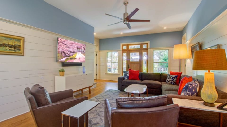 Beautiful Spacious Living Area