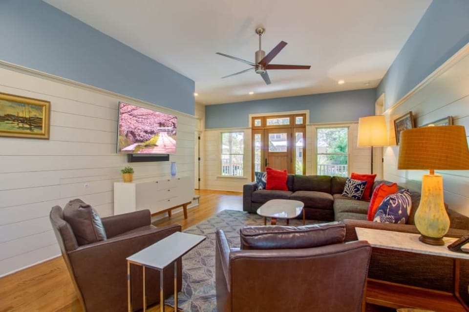 Beautiful Spacious Living Area