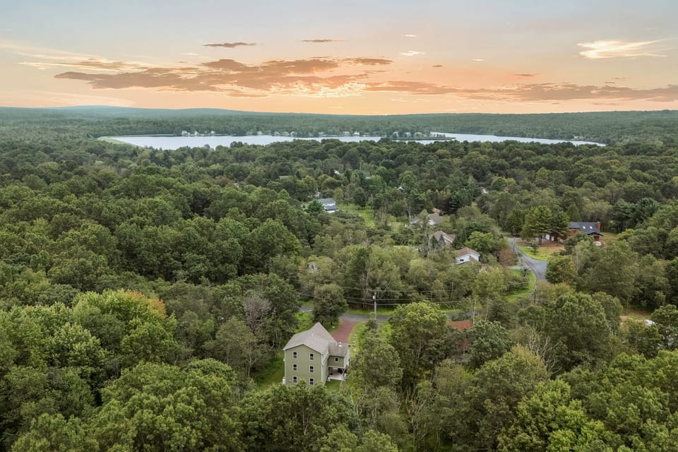 Book now and experience an ultimate getaway in the Poconos!