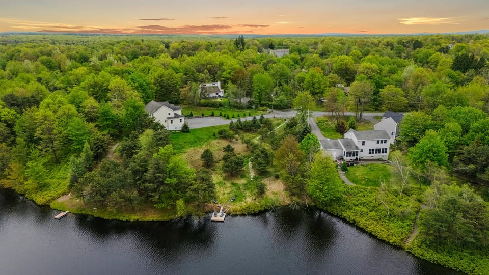 Aerial view of the home and its neighborhood.