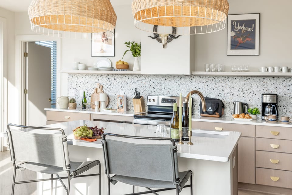 Fully equipped kitchen.