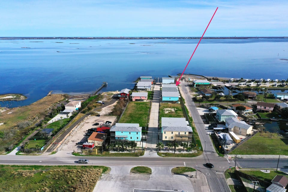 2 Homes, Sleeps 16, Shared Pool+Boat Dock | Laguna Village Serenity by AvantStay House in Flour Bluff