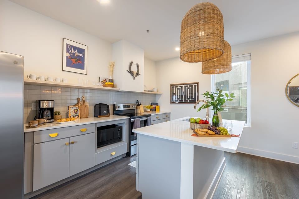 Fully equipped kitchen.