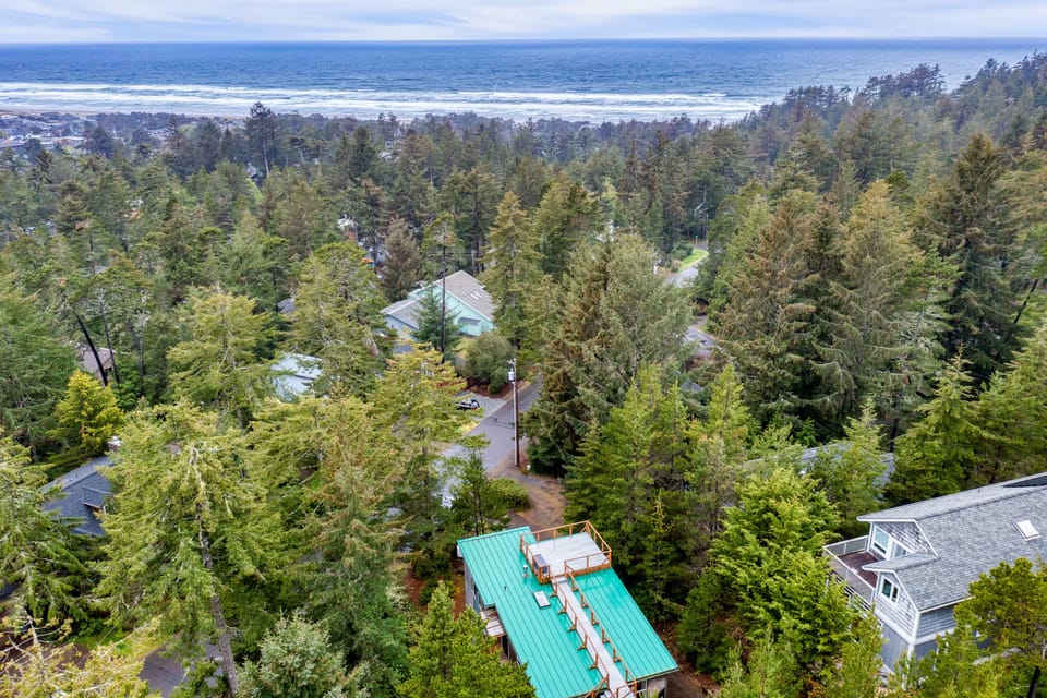 Dreamy mountain-beach escape in Manzanita.