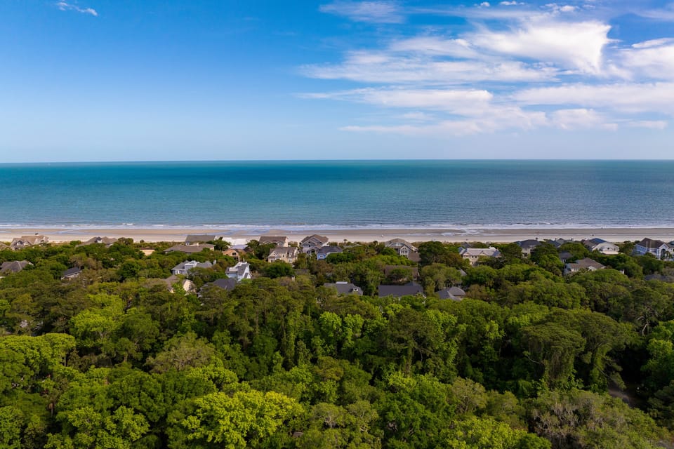 Book your stay at Hilton Hideaway – coastal living at its best!