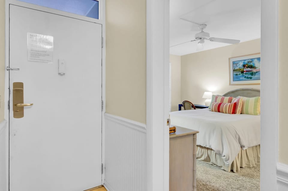 Bedroom 3 features 2 Queen beds.