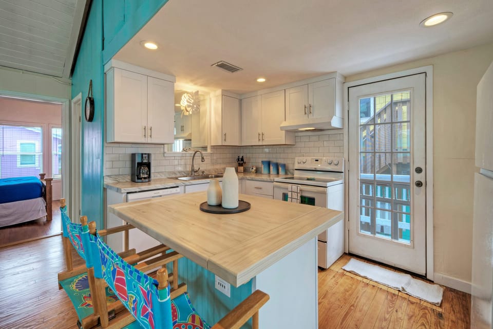 Fully equipped kitchen.