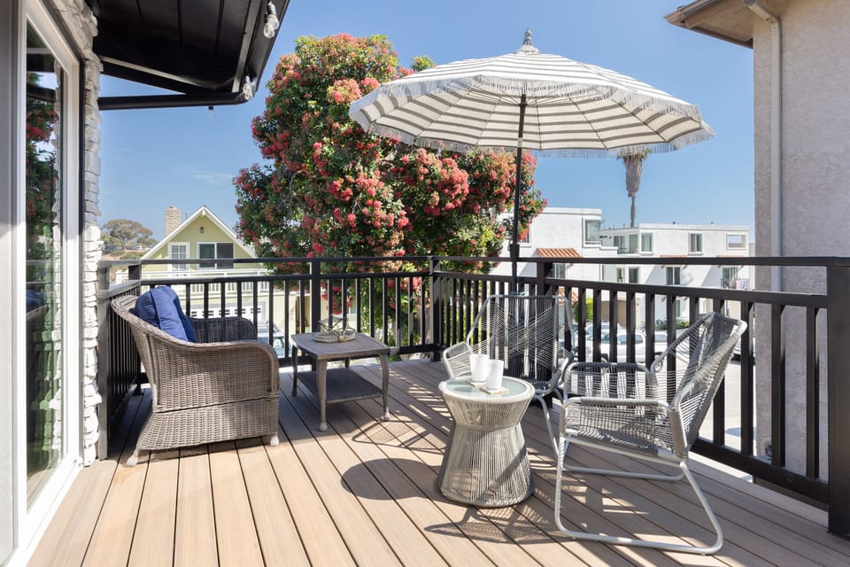 Outdoor seating on the balcony.