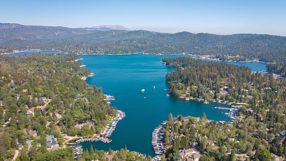 Nadelhorn by AvantStay | Arcade/Playroom + Panoramic Deck Views | Mins to the Lake House in Lake Arrowhead