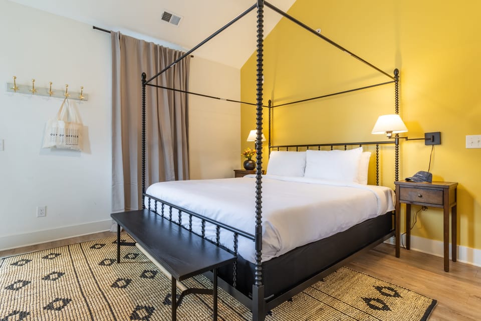 The Magnolia #2 by AvantStay | Germantown, Balcony Apartment in Nashville