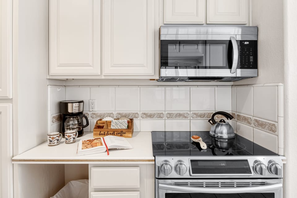 Fully equipped kitchen.
