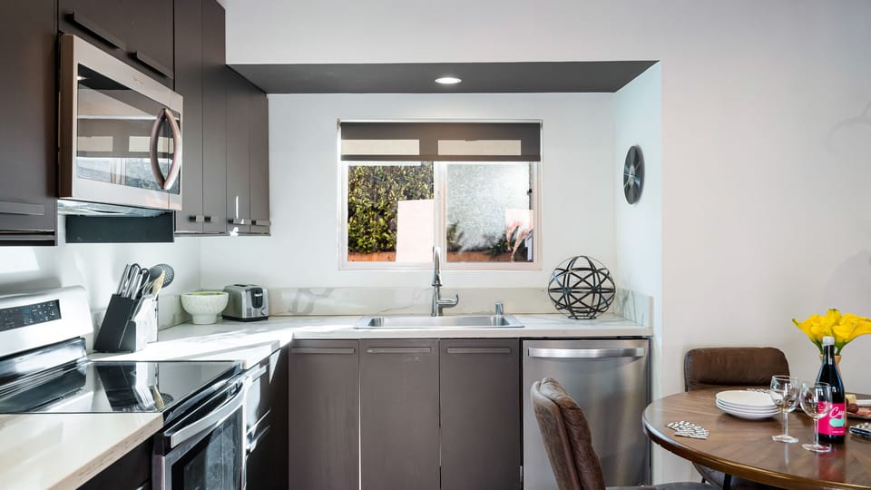 Fully equipped kitchen with all the essentials.
