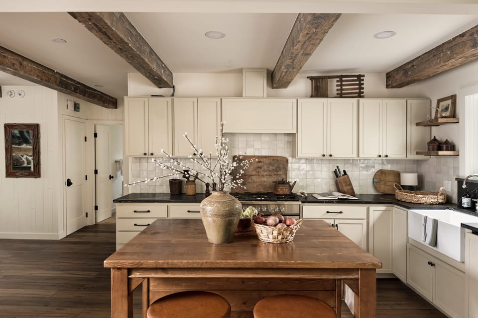 Fully equipped kitchen.