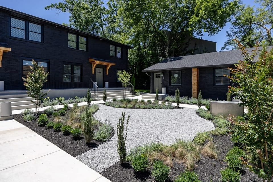 The ideal base for exploring Music Row, Centennial Park, and more!