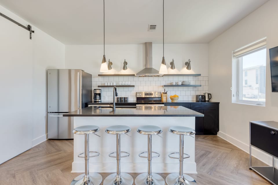 Enjoy casual dining and conversation at the kitchen counter.