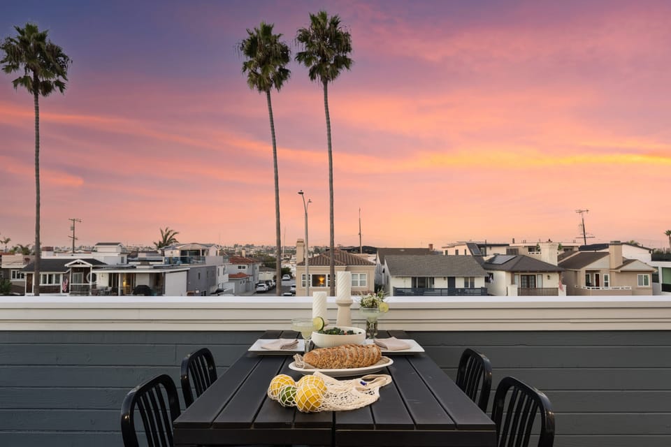 Outdoor dining area on the deck.