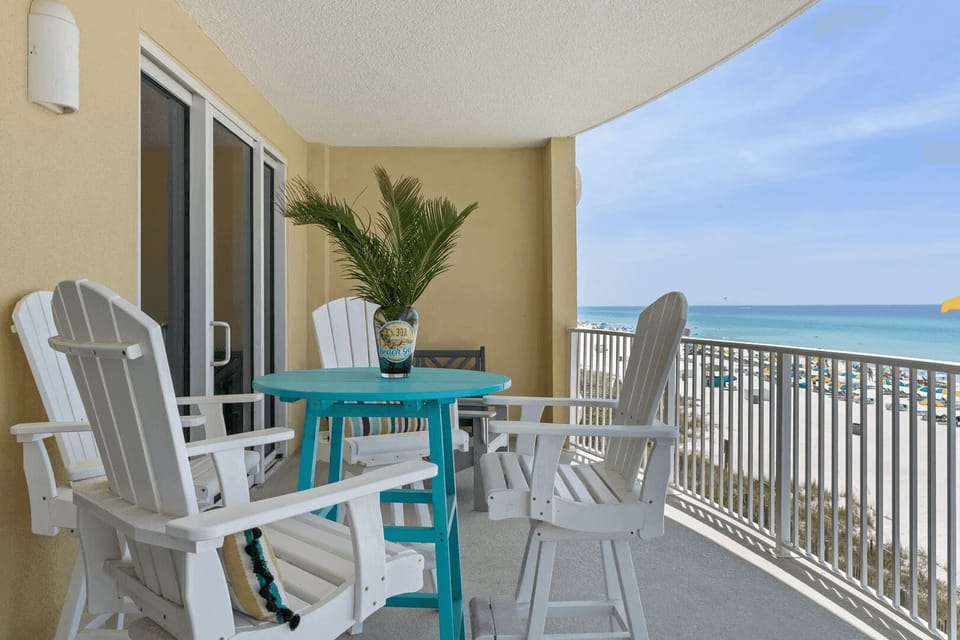Beach Breeze by AvantStay | Beachfront, Beach Chairs Included, 2 Pools! Apartment in Panama City Beach