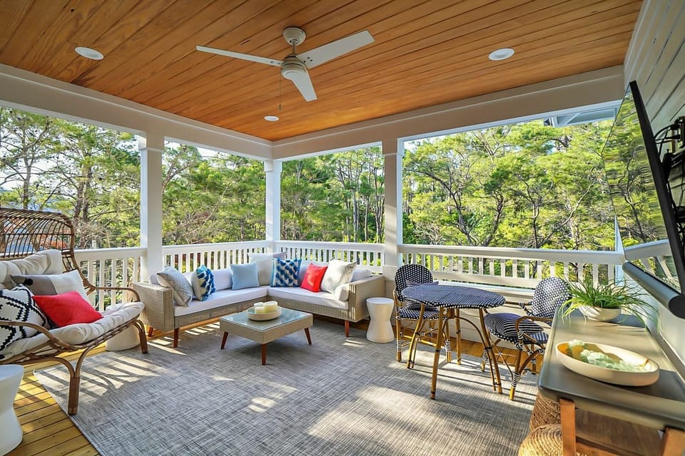 Amour La Mer by AvantStay | Rooftop Patio, Pool Access, Walk to Beach House in Rosemary Beach